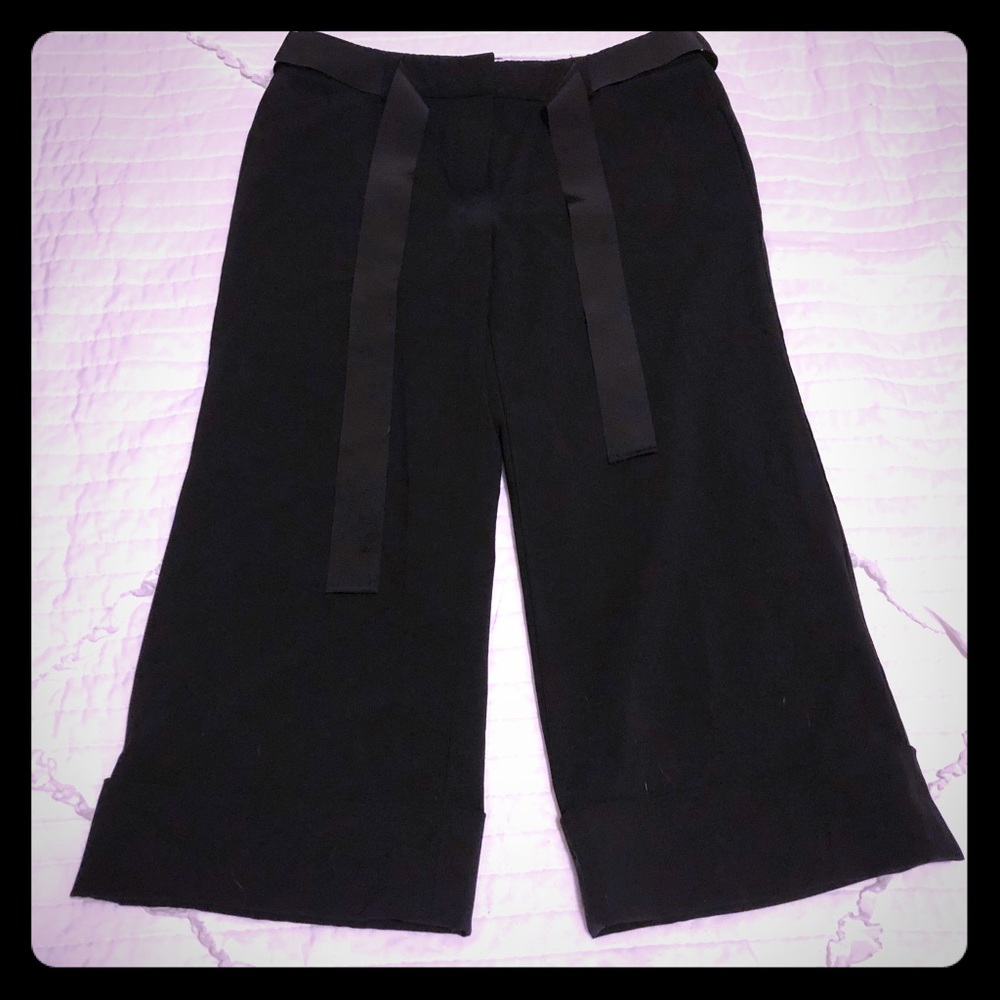 Elie Tahari Cropped Straight Leg Pants. Size 4
